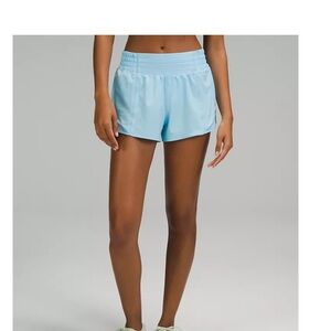 Lululemon hotty hot high rise 2.5 in shorts